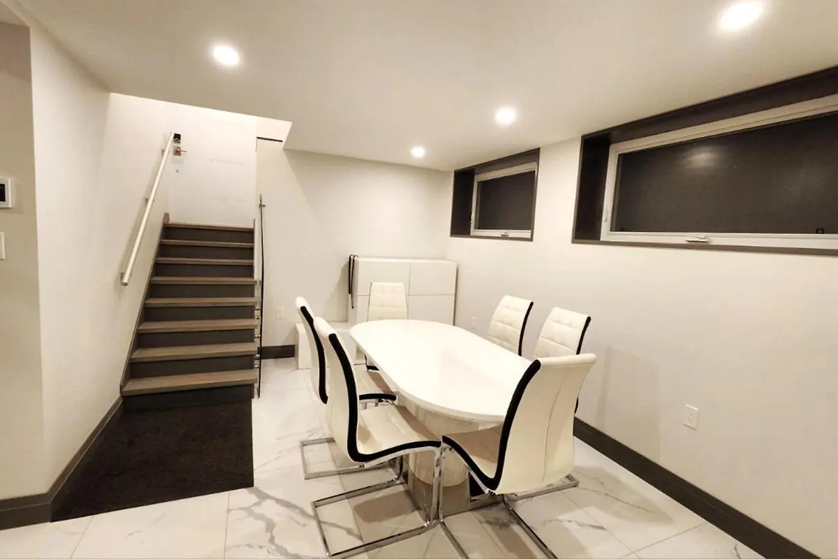 Luxury Private Suite With Own Entrance, Private Bath Toronto Canada