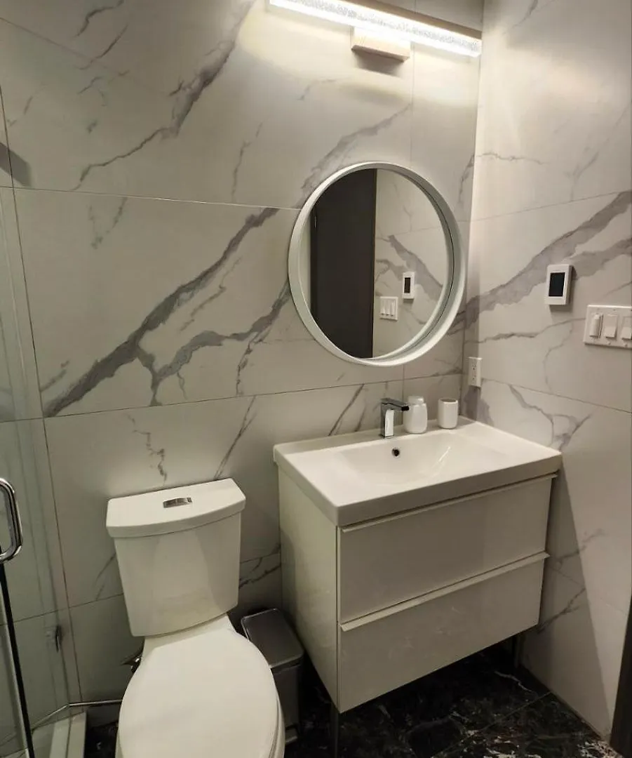 Luxury Private Suite With Own Entrance, Private Bath Toronto Apartment